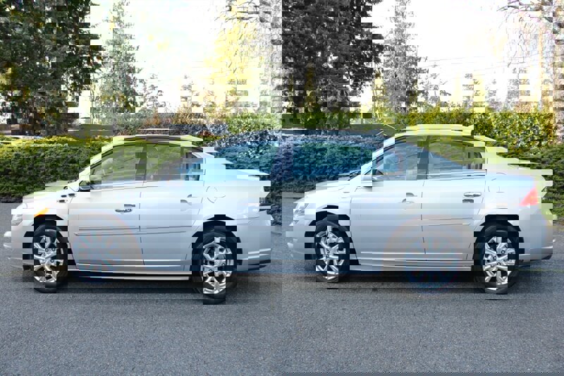 Used 2010 Buick Lucerne CXL image 12