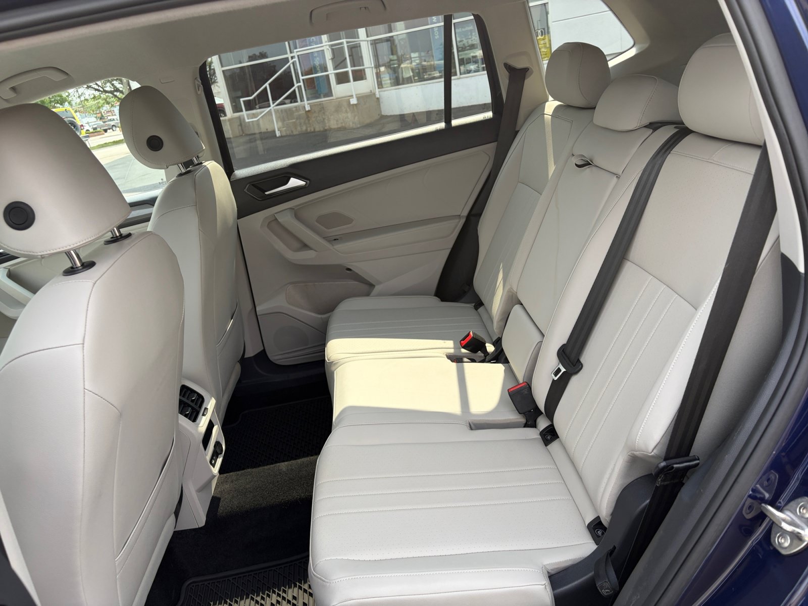 Used 2024 Volkswagen Tiguan SE AWD/4WD image 17