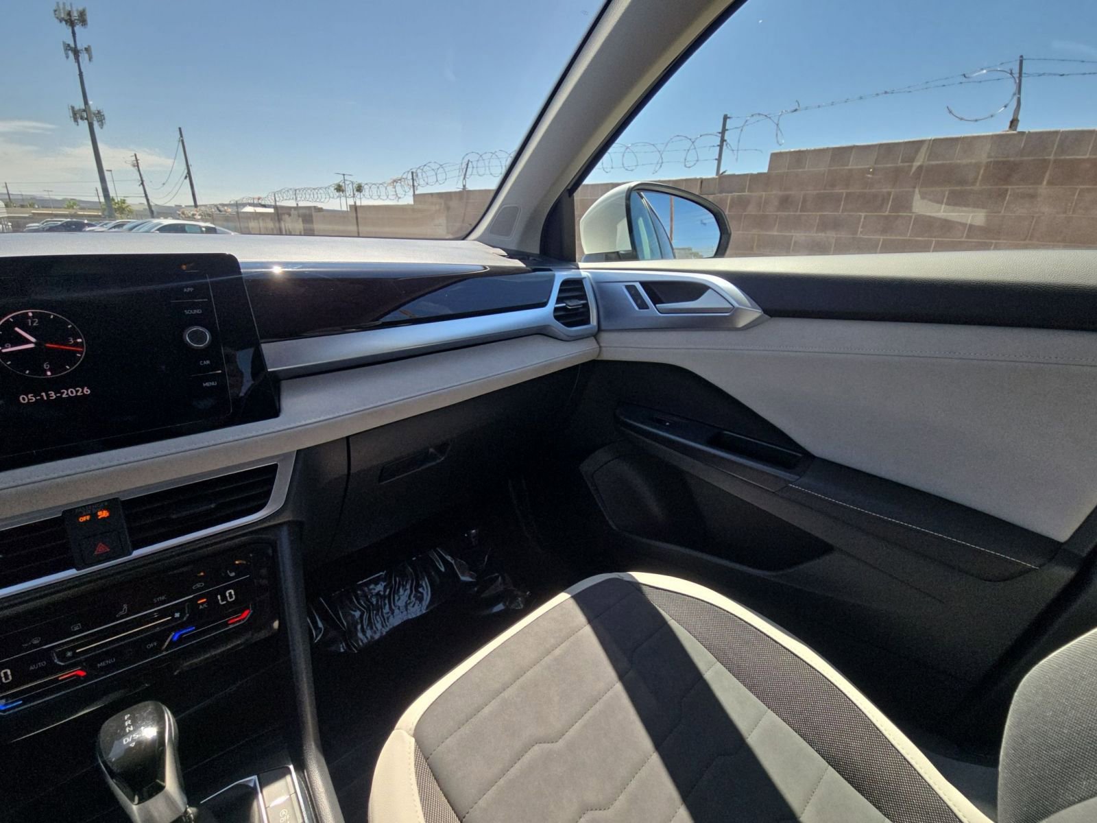 Used 2025 Volkswagen Taos SE FWD image 15