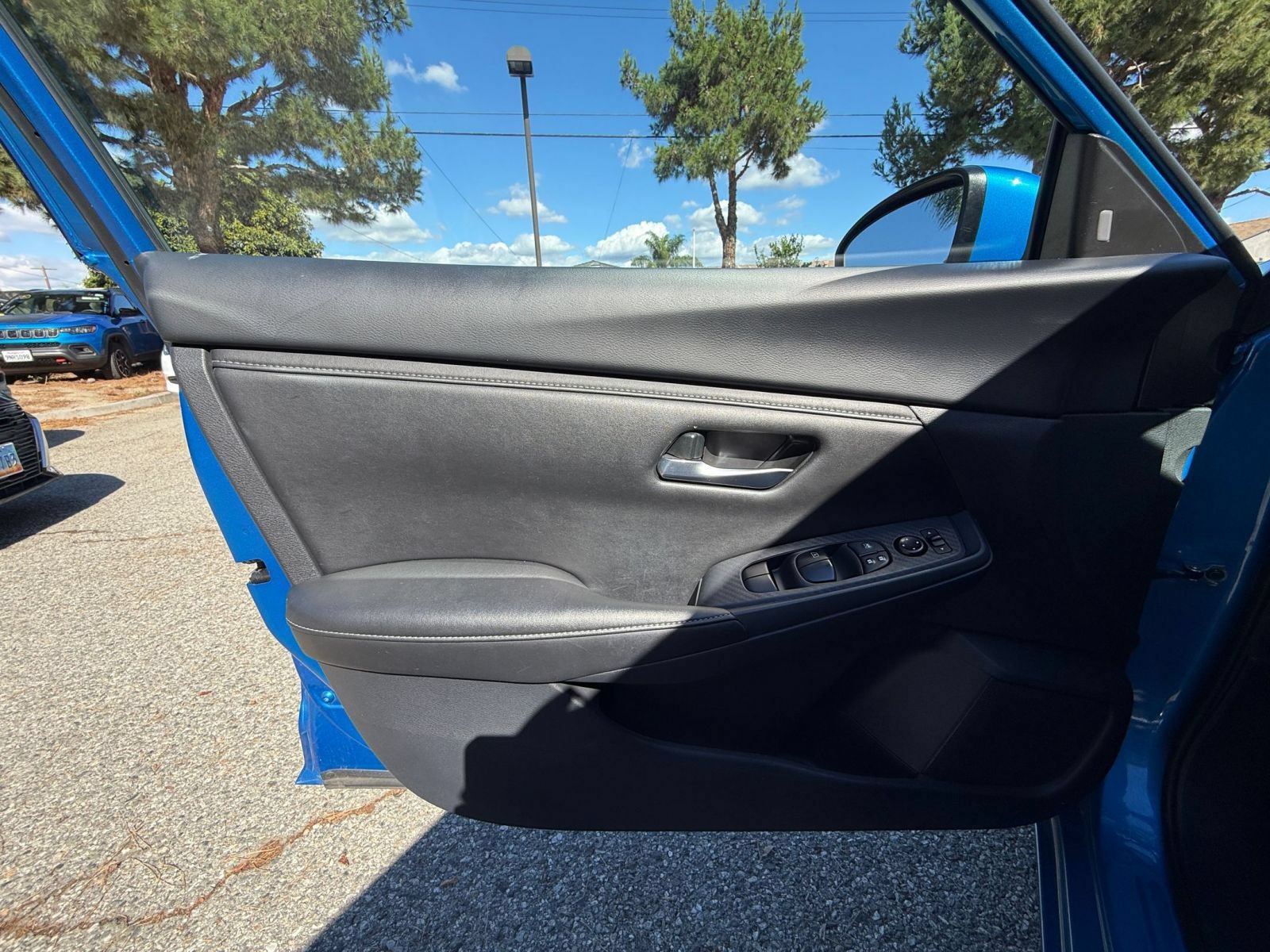 Used 2025 Nissan Sentra SV FWD image 18