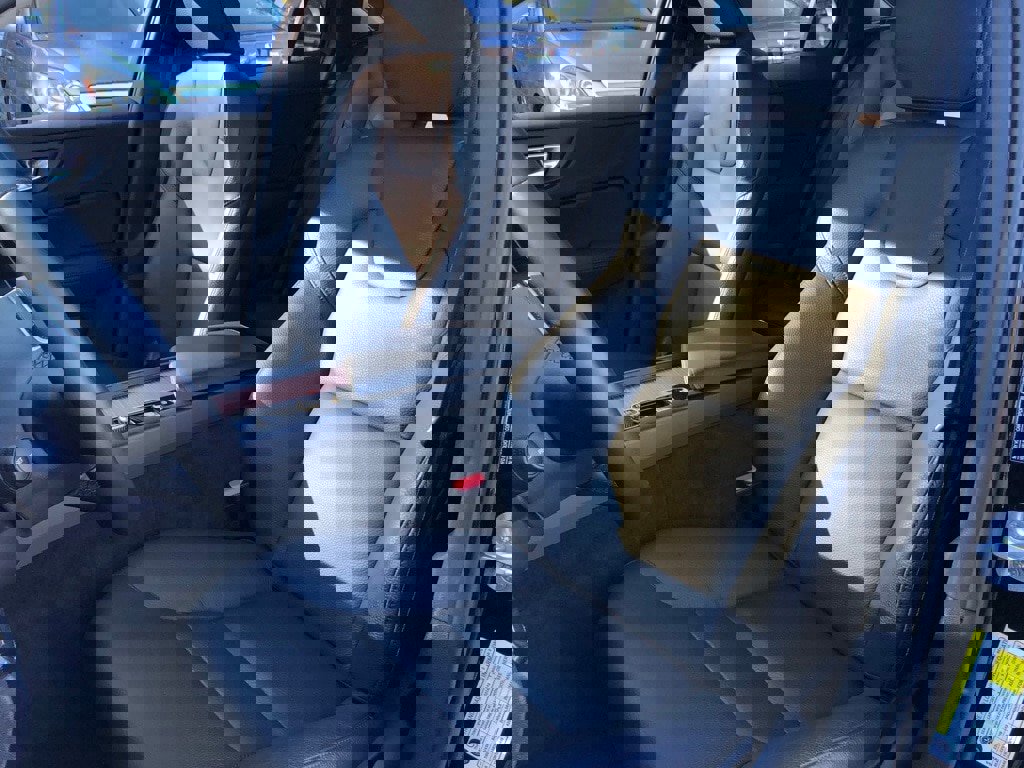 Used 2025 Volvo V60 B5 Cross Country Plus image 32