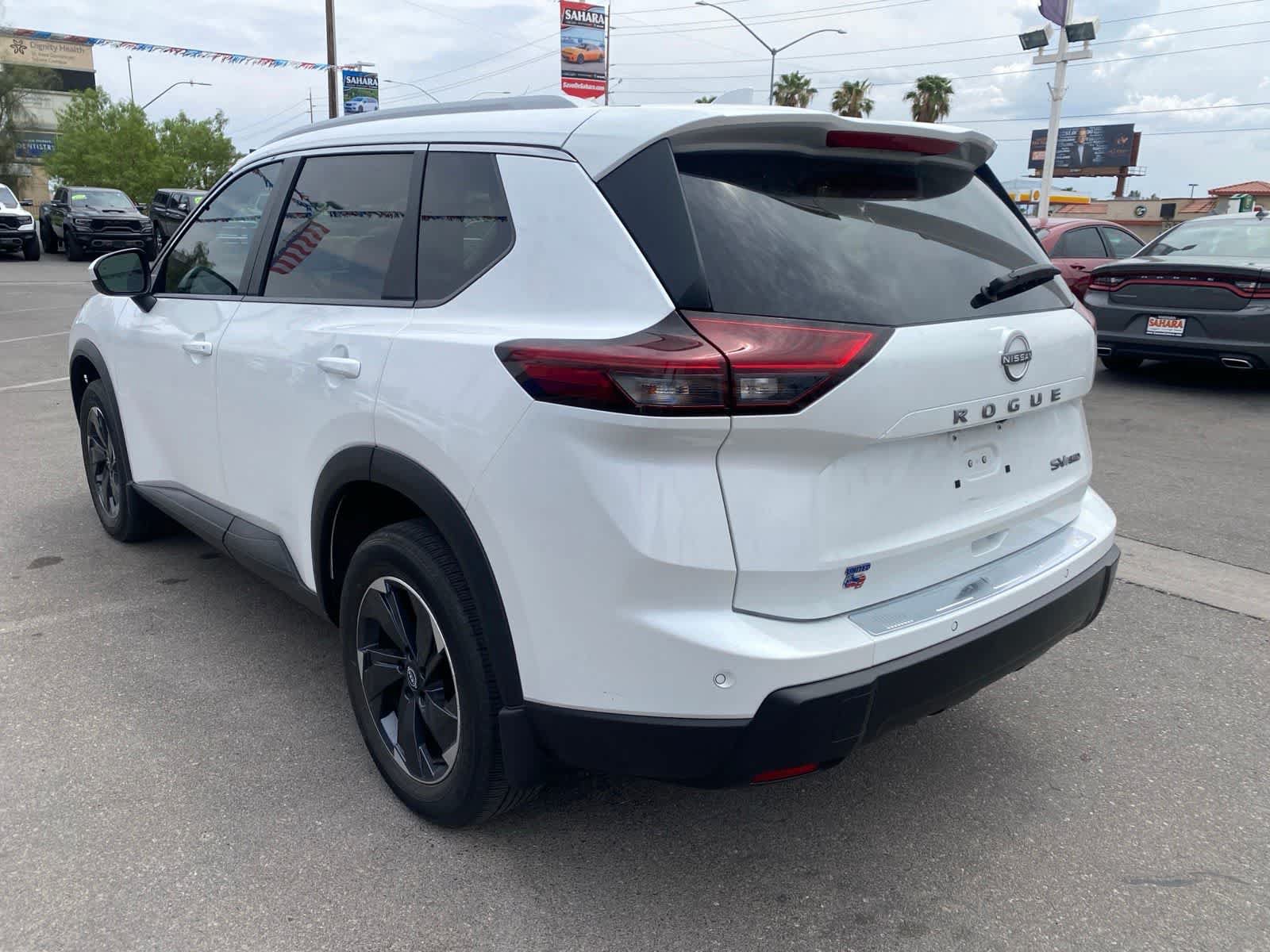 Used 2024 Nissan Rogue SV w/ SV Premium Package AWD/4WD image 9