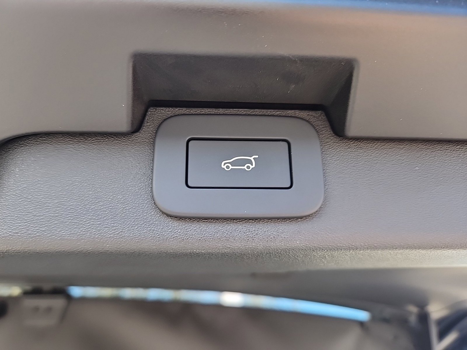 Certified 2025 Land Rover Discovery S image 14