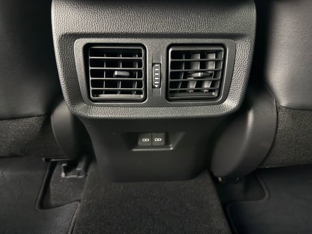 Used 2024 Toyota Venza XLE image 33