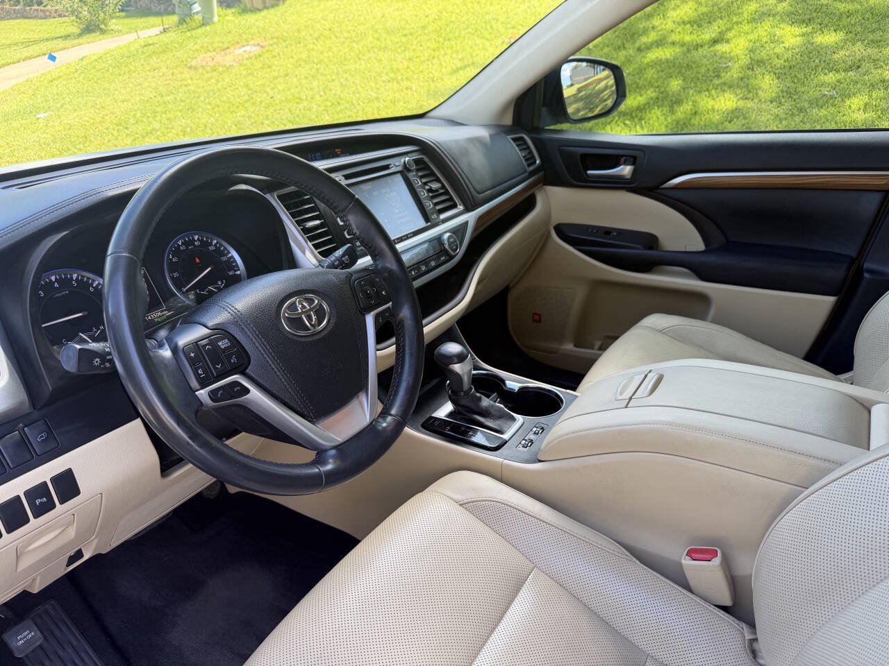 Used 2017 Toyota Highlander Limited FWD image 11