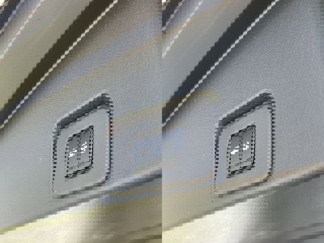 Certified 2025 Nissan Rogue SL FWD image 25