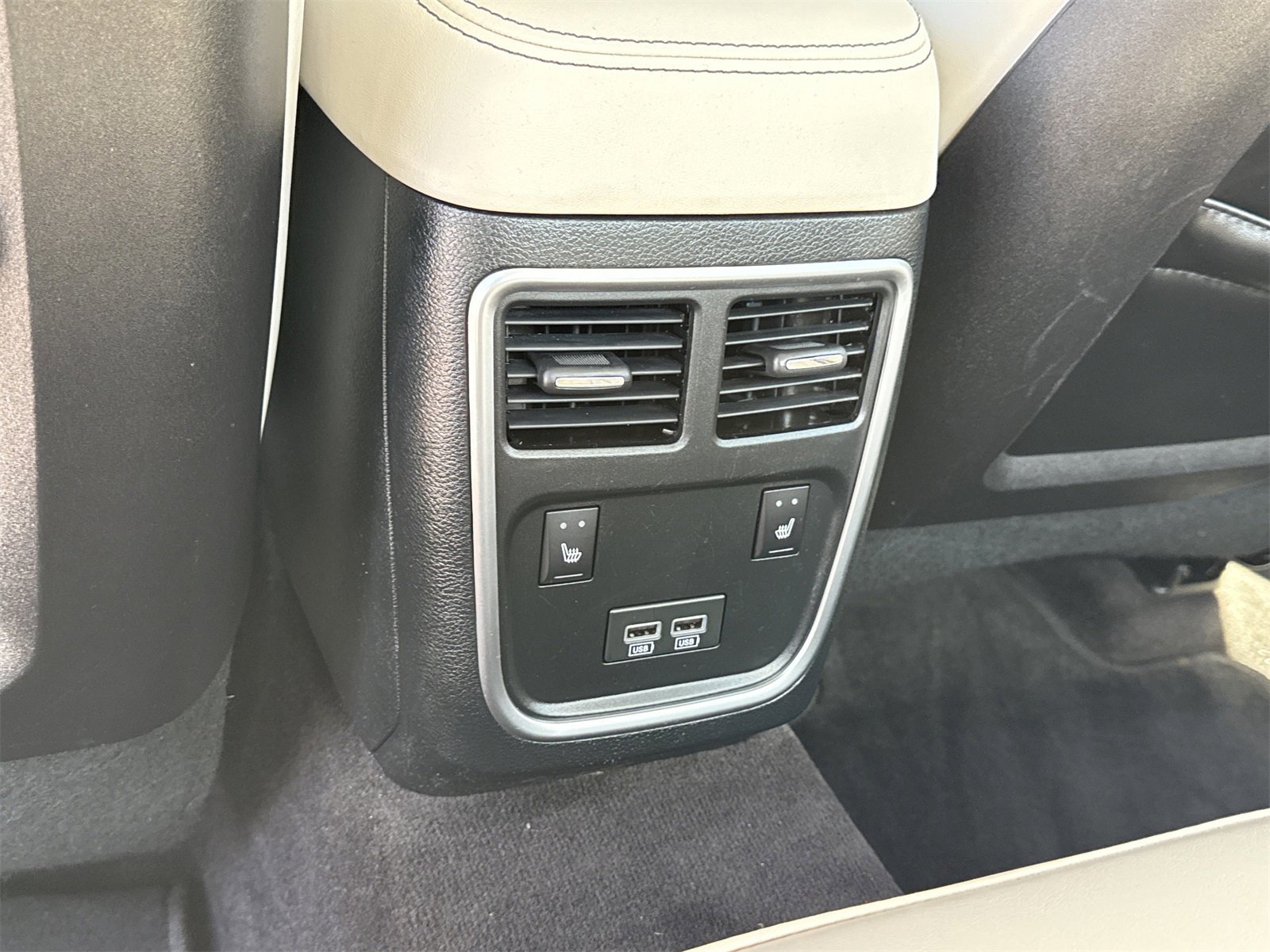 Used 2018 Chrysler 300 Limited image 11