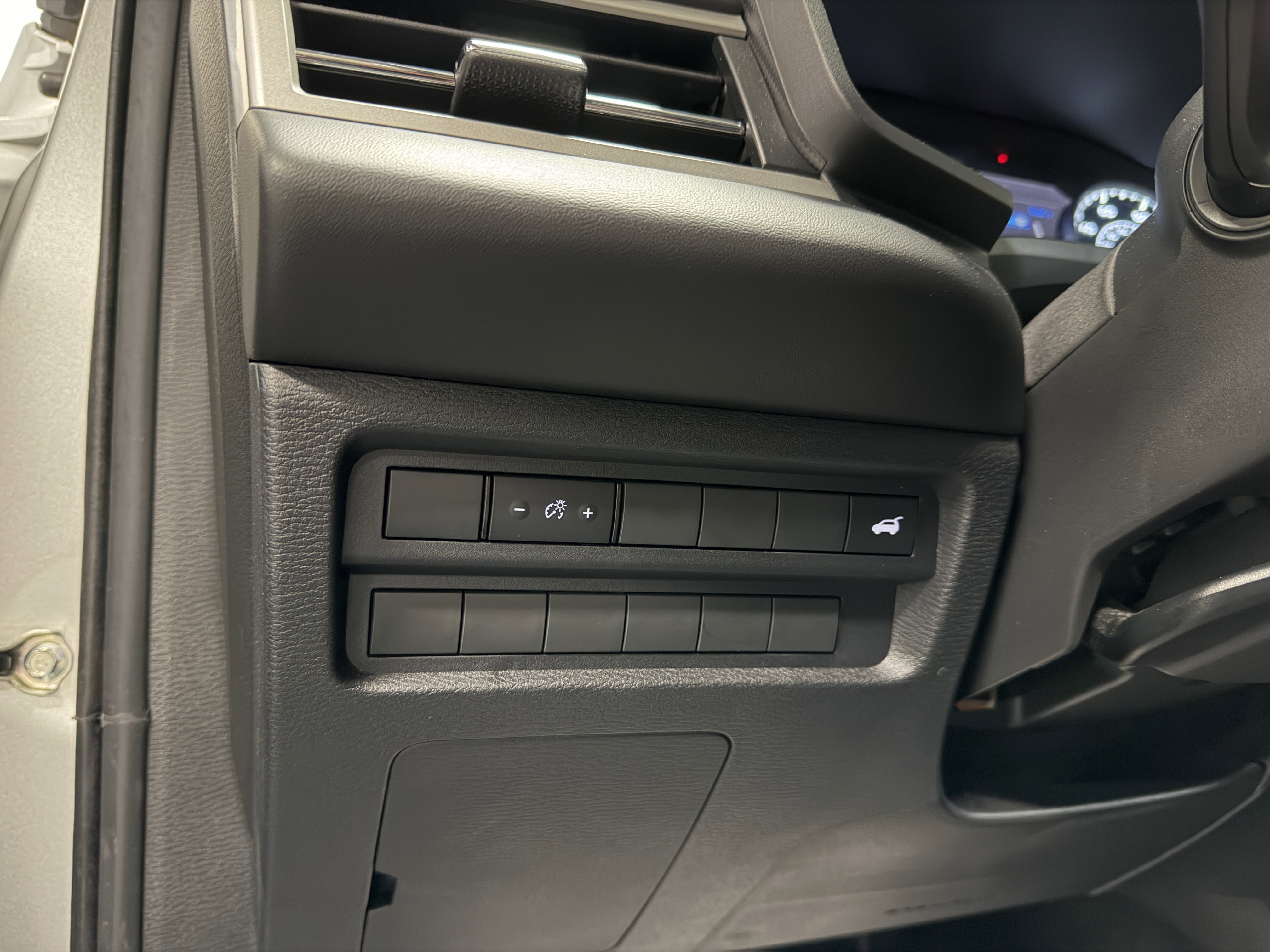 Used 2024 Mitsubishi Outlander SE image 16