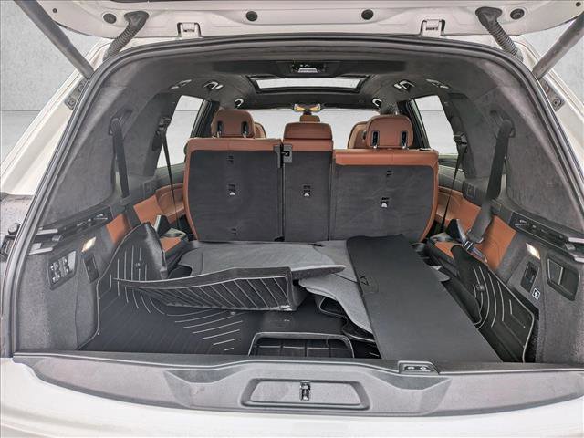 Used 2022 BMW X7 M50i image 6