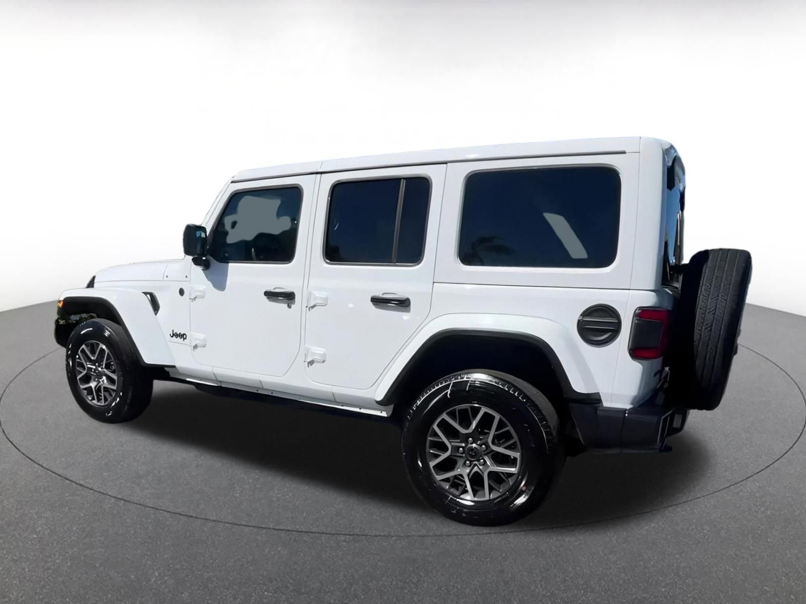 Used 2025 Jeep Wrangler Sahara image 10