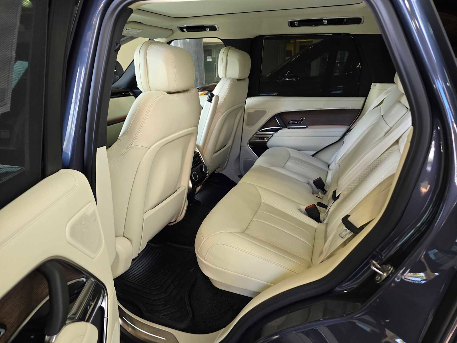 New 2026 Land Rover Range Rover SE image 18