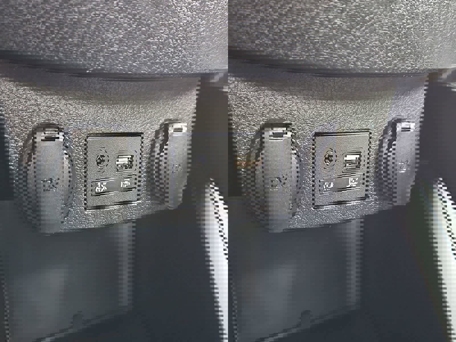 Used 2017 Hyundai Veloster image 30