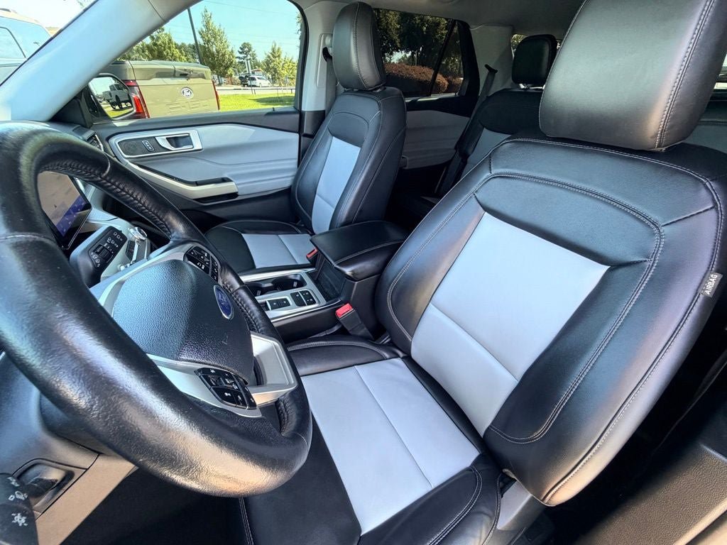 Used 2023 Ford Explorer XLT w/ Equipment Group 202A RWD image 23