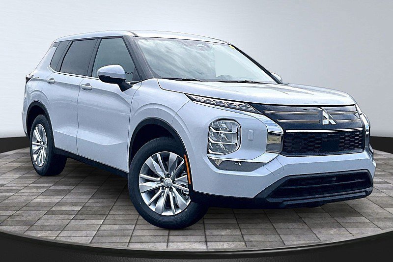 New 2026 Mitsubishi Outlander ES AWD/4WD image 2