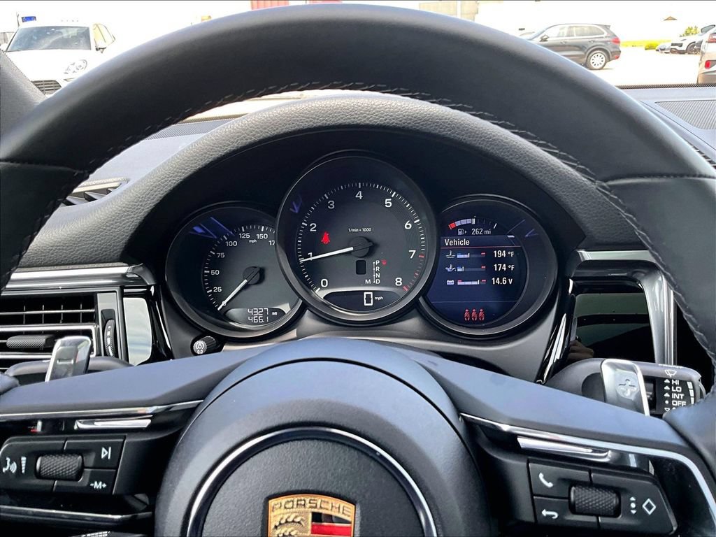 Certified 2025 Porsche Macan AWD/4WD image 25