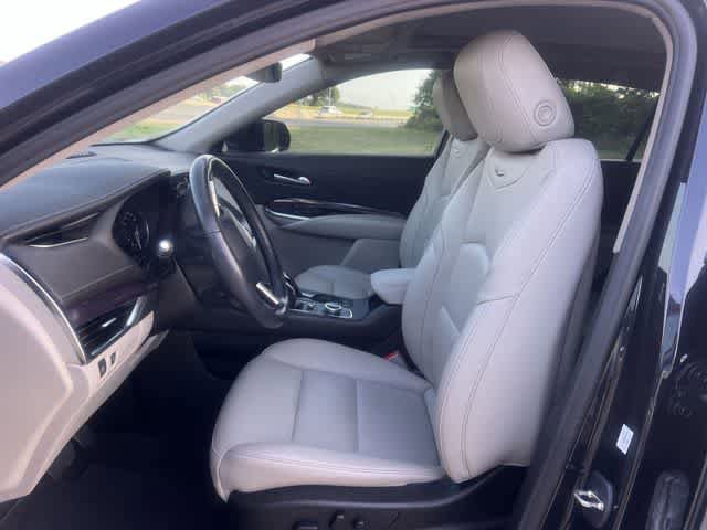 Used 2023 Cadillac XT4 Luxury w/ Cold Weather Package FWD image 11