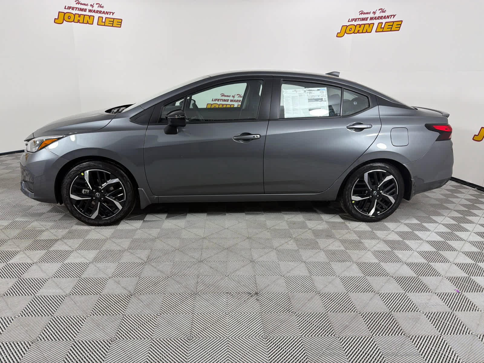 New 2025 Nissan Versa SR w/ Trunk Package image 2