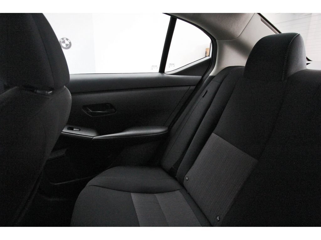 Used 2025 Nissan Sentra SV FWD image 9