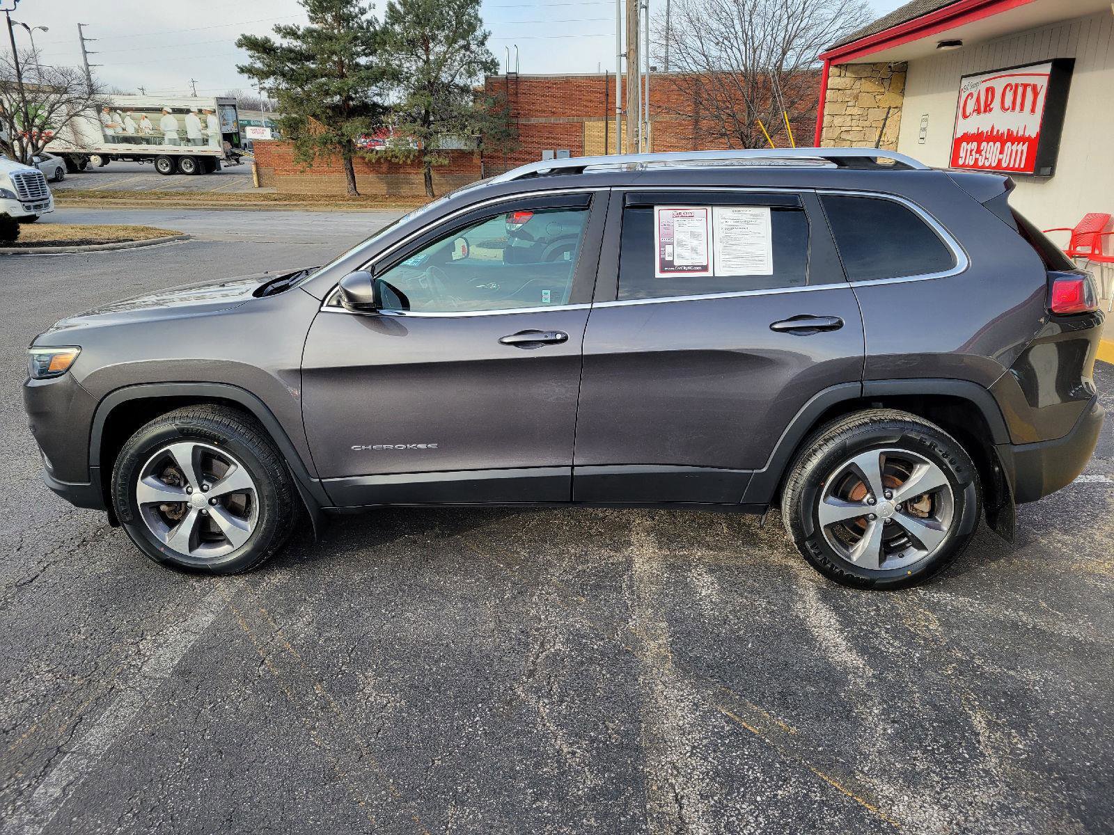 Used 2019 Jeep Cherokee Limited image 13