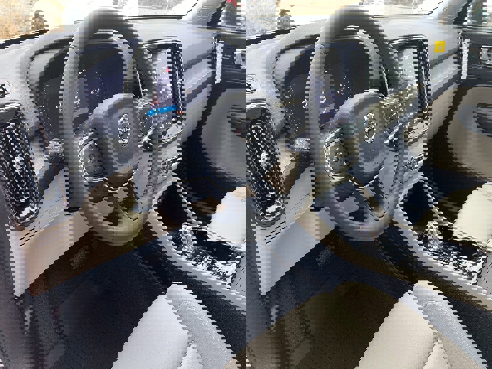 New 2026 Volvo XC40 B5 Ultra w/ Climate Package image 12