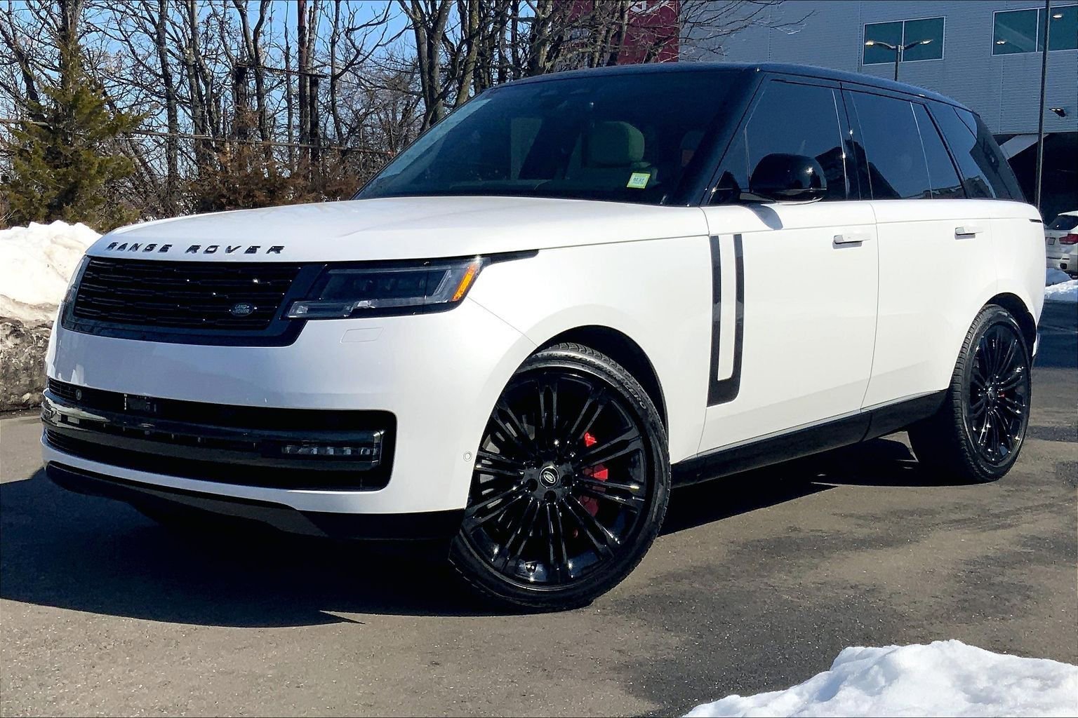 Used 2024 Land Rover Range Rover SE image 1