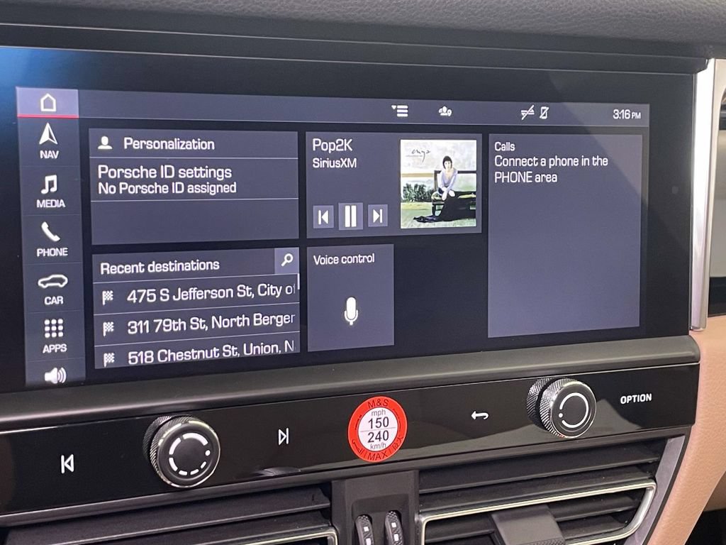 Certified 2023 Porsche Macan AWD/4WD image 28