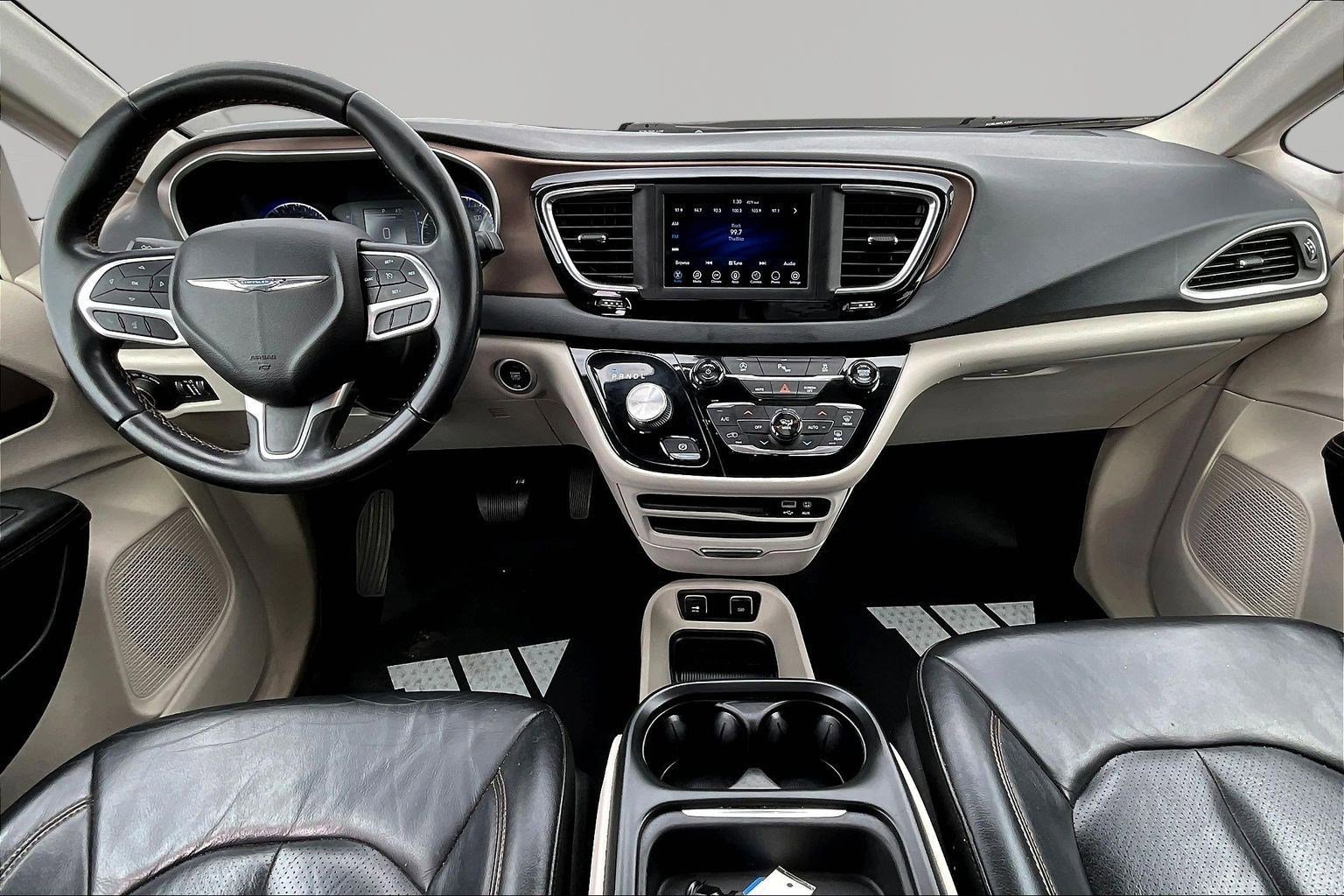 Used 2018 Chrysler Pacifica Touring-L image 8