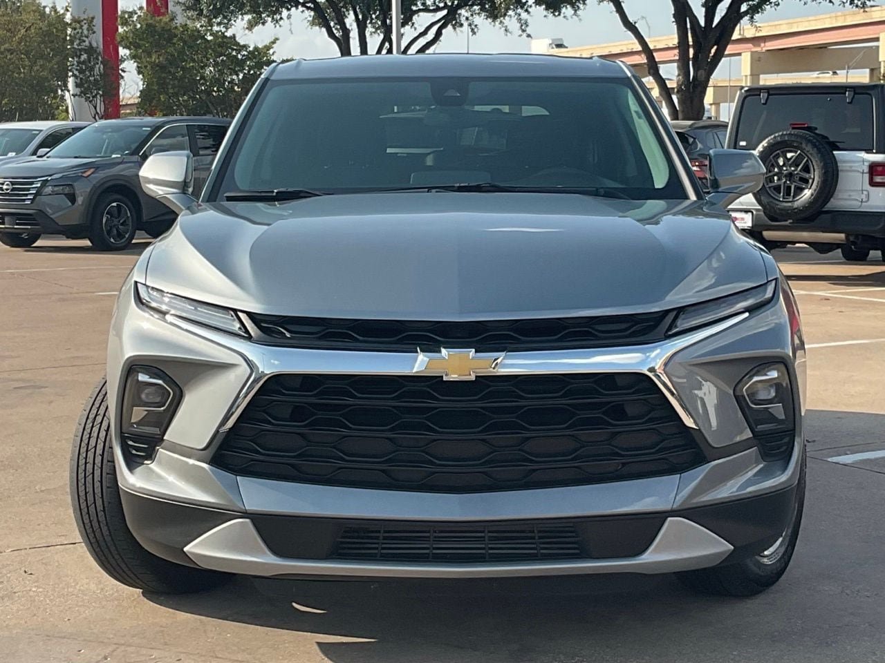 Used 2025 Chevrolet Blazer LT FWD image 2