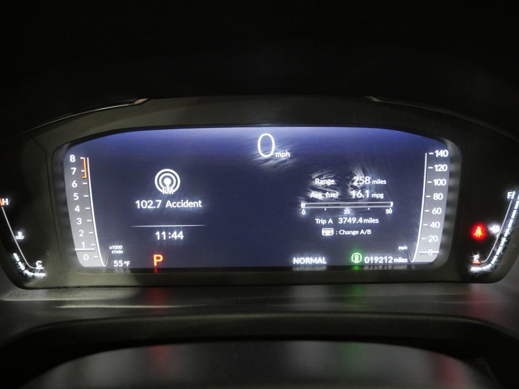 Used 2025 Honda Pilot Elite image 16