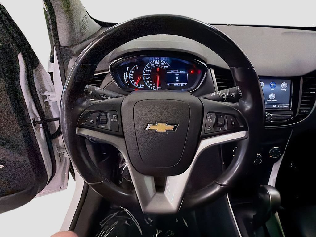 Used 2020 Chevrolet Trax LT w/ Sun & Sound Package FWD image 23
