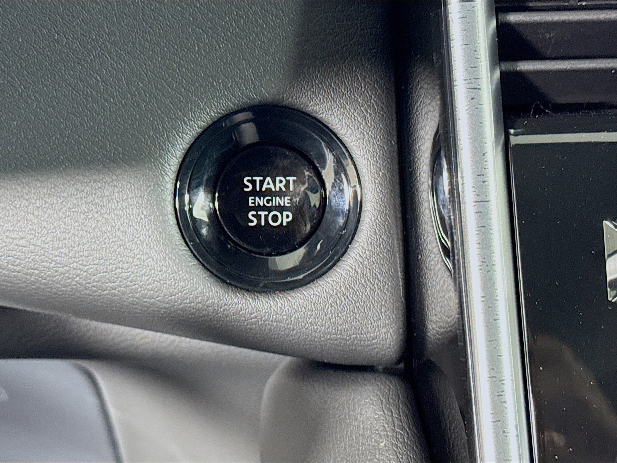 New 2026 Nissan Armada SL w/ Captain's Chari Seat Package image 19