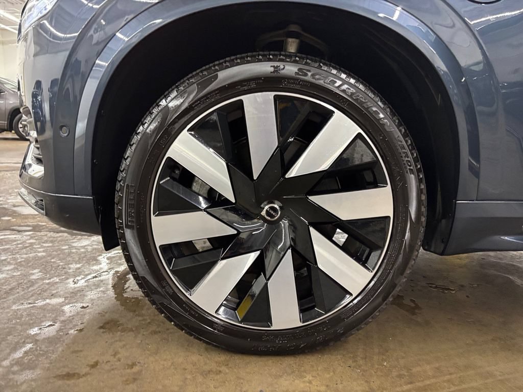 Certified 2025 Volvo XC90 T8 Plus w/ Protection Package Premier AWD/4WD image 35