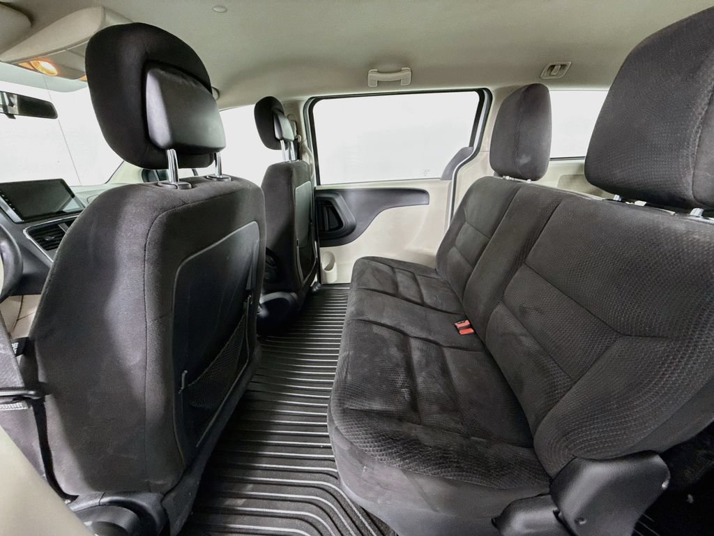 Used 2014 Dodge Grand Caravan American Value Package FWD image 23