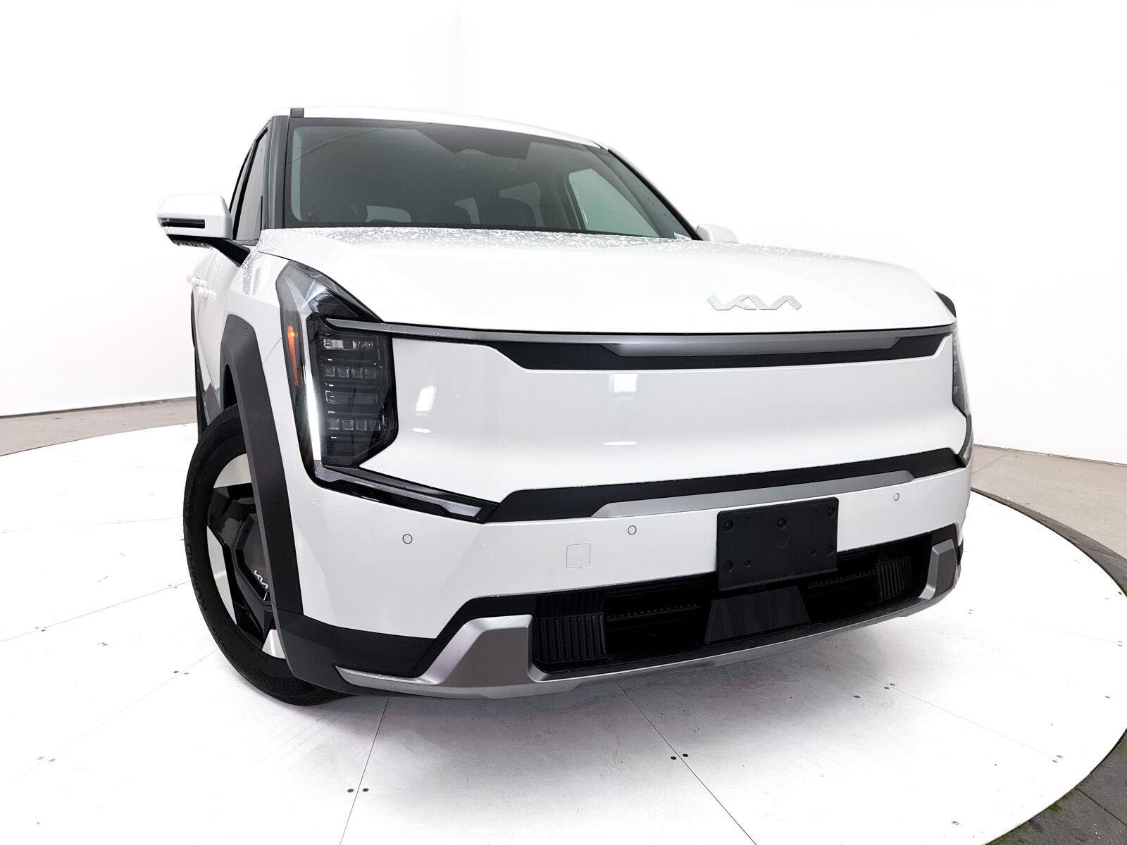 Used 2024 Kia EV9 Light Long Range RWD image 7