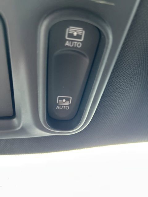 Used 2018 Chrysler Pacifica Limited image 40