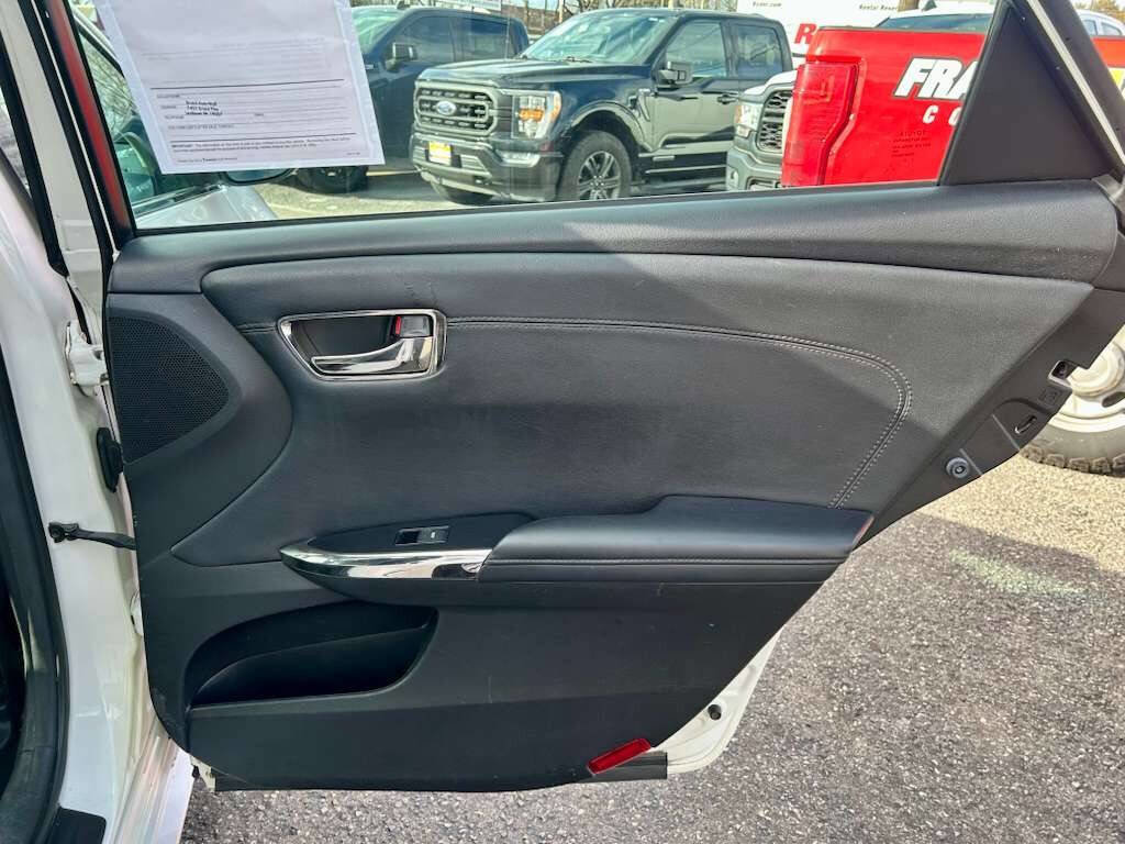 Used 2013 Toyota Avalon XLE image 14