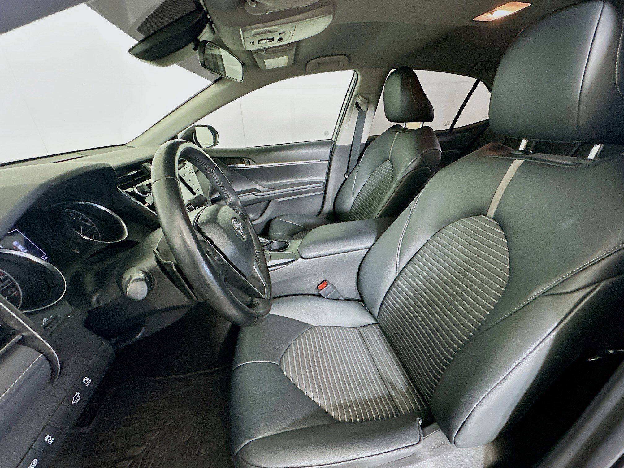 Used 2019 Toyota Camry SE image 13