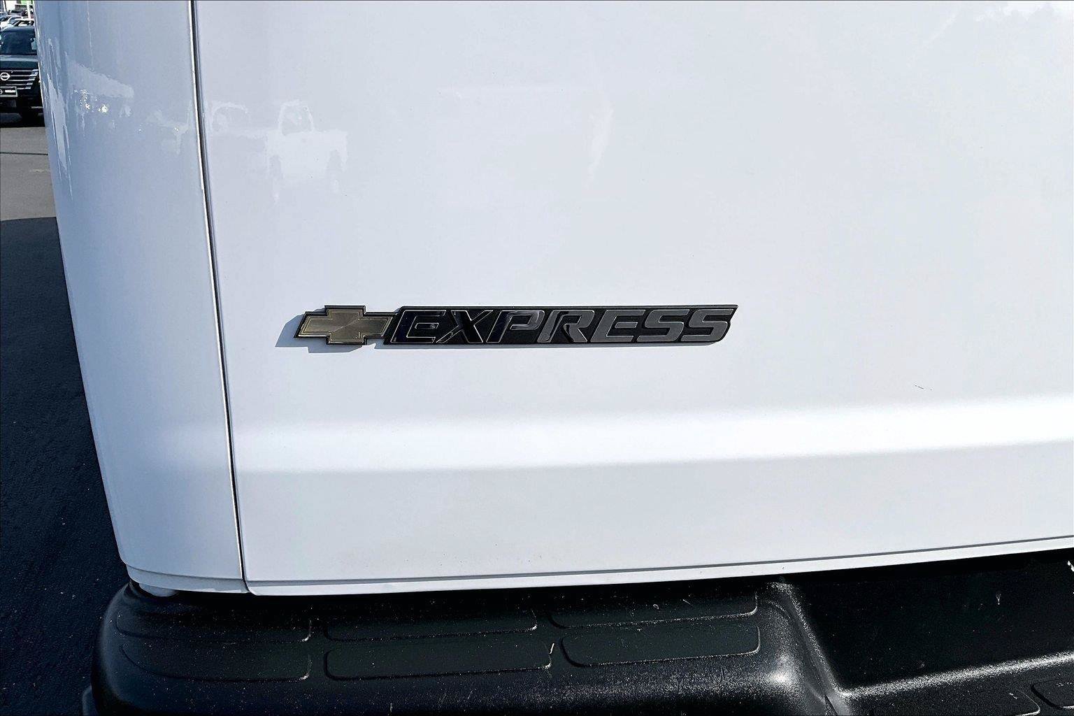 Used 2021 Chevrolet Express 3500 w/ Driver Convenience Package RWD image 24