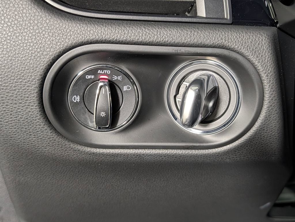 Certified 2023 Porsche Macan S image 35