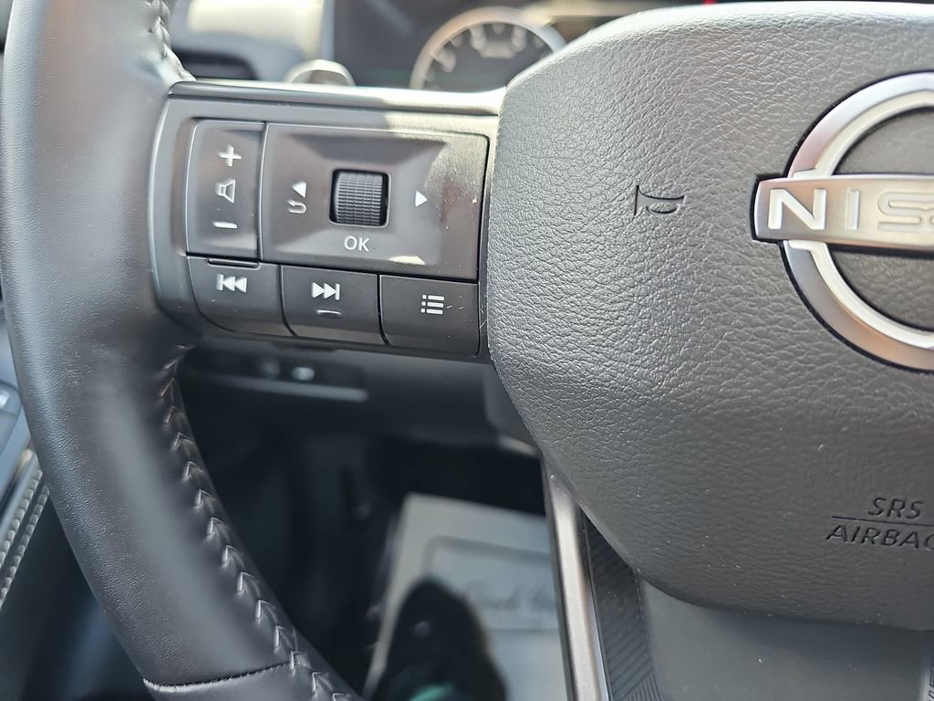 Used 2025 Nissan Rogue SV w/ SV Premium Package image 21