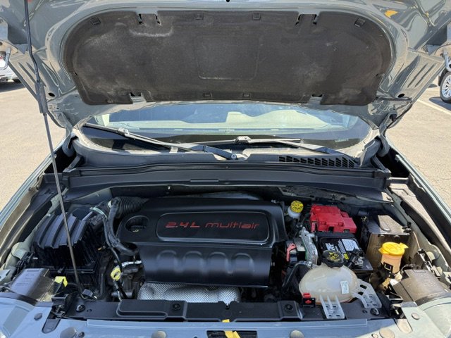 Used 2018 Jeep Renegade Latitude w/ Popular Equipment Group image 8