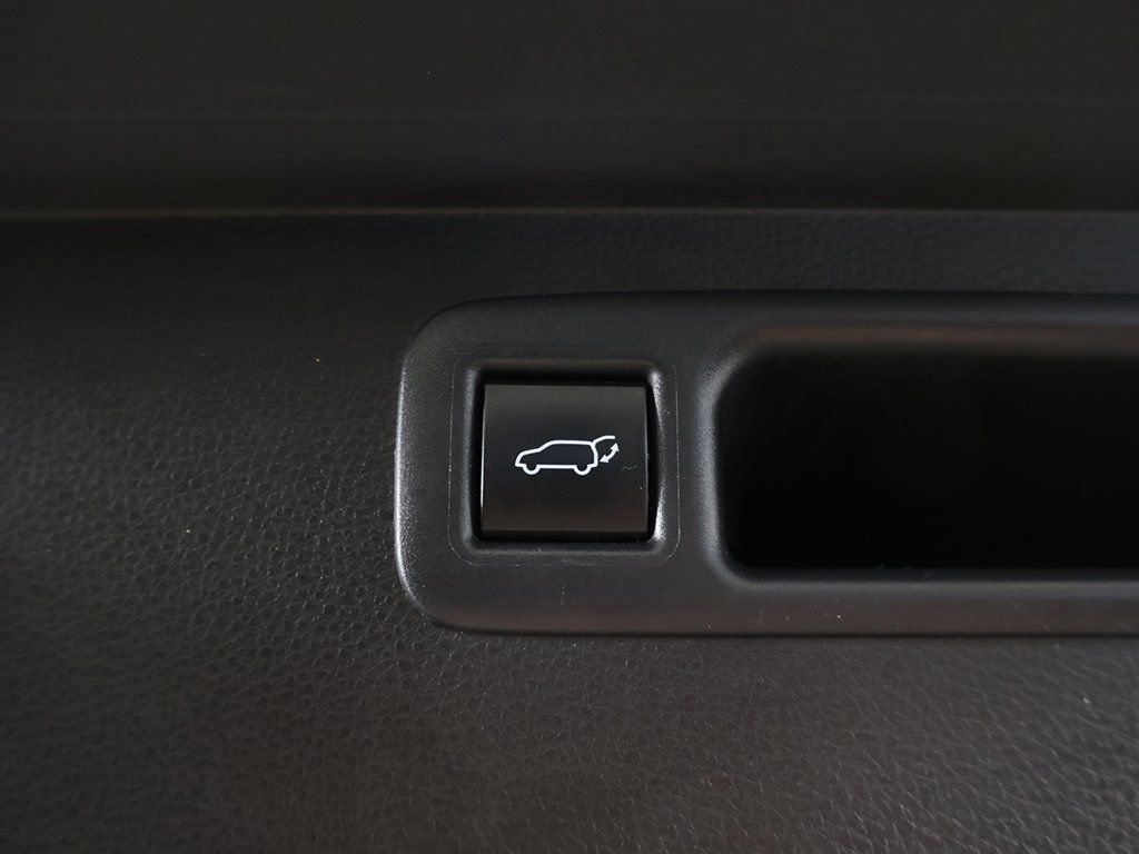 Used 2024 Toyota Highlander LE AWD/4WD image 53