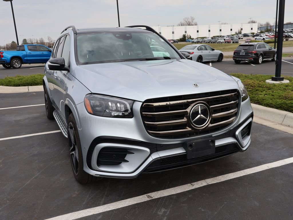 Used 2025 Mercedes-Benz GLS 450 4MATIC image 5