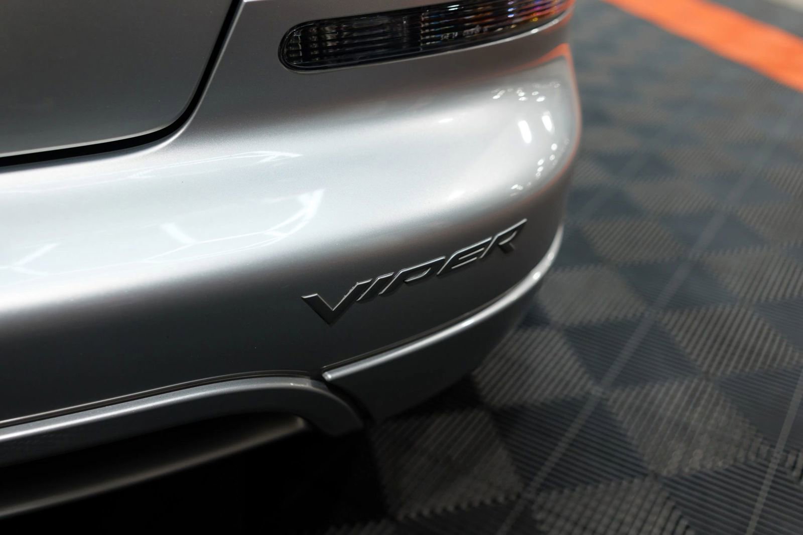 Used 2004 Dodge Viper SRT-10 image 40