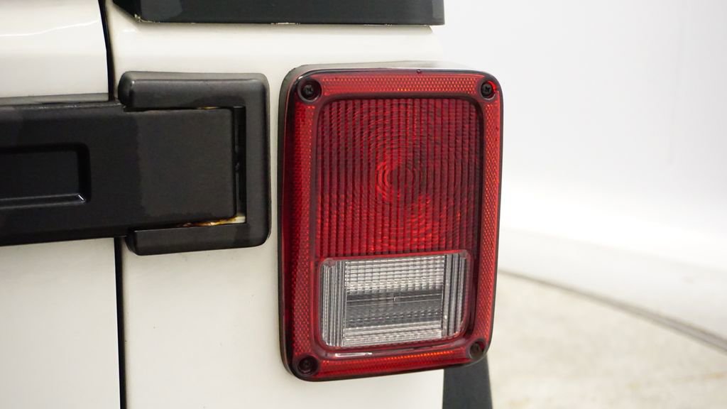 Used 2009 Jeep Wrangler X image 16