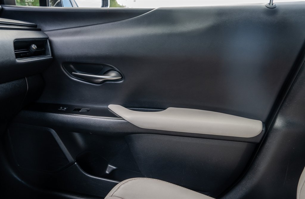 Used 2019 Lexus UX 200 FWD image 23