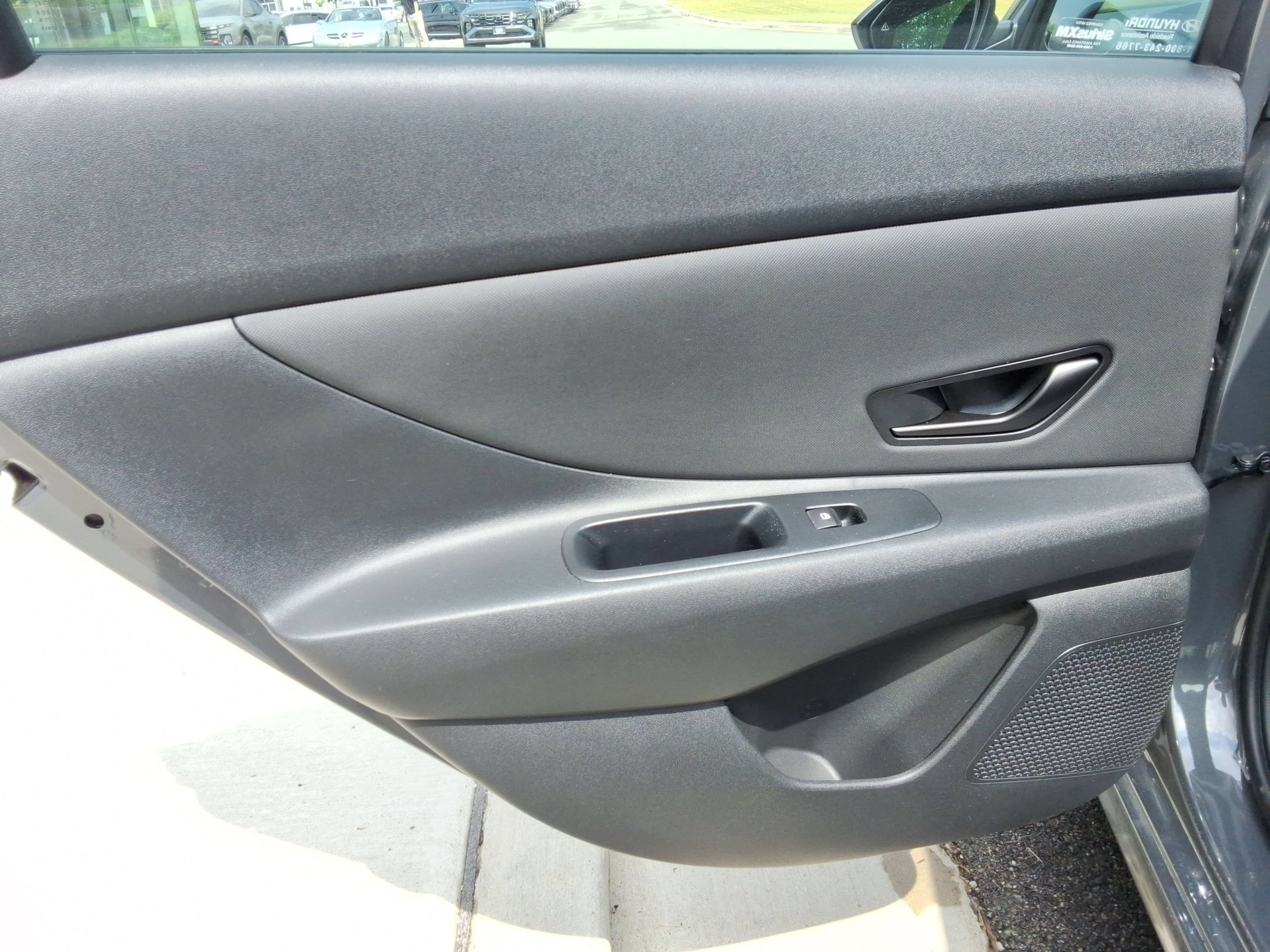 Used 2025 Hyundai Elantra SEL FWD image 24