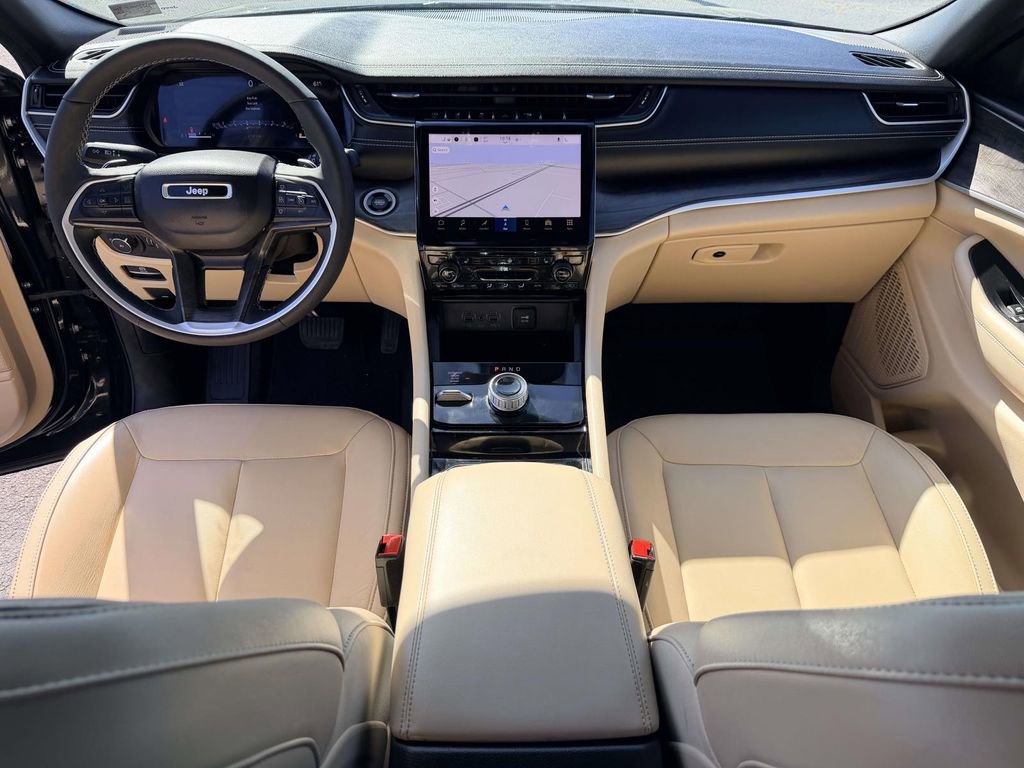 Used 2023 Jeep Grand Cherokee L Limited AWD/4WD image 2