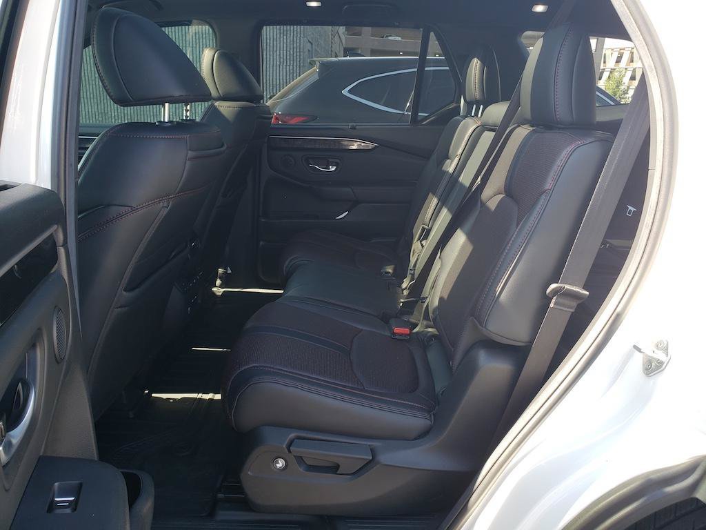 Used 2025 Honda Pilot Black Edition image 31