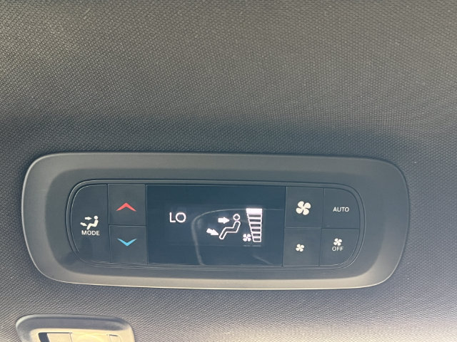 Used 2025 Chrysler Pacifica Limited FWD image 39